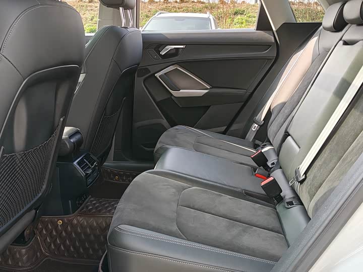 Фото 6 - Audi Q3