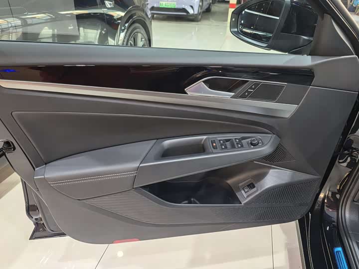 Фото 6 - Volkswagen Passat