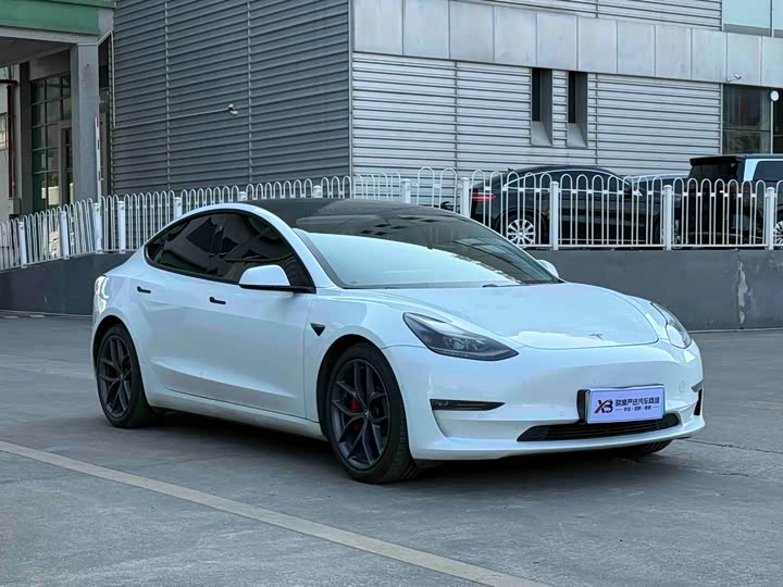 Фото 3 - Tesla Model 3