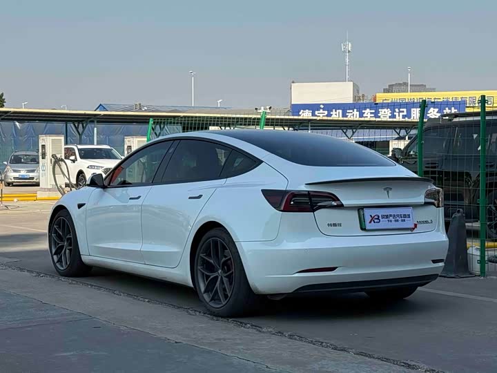Фото 5 - Tesla Model 3