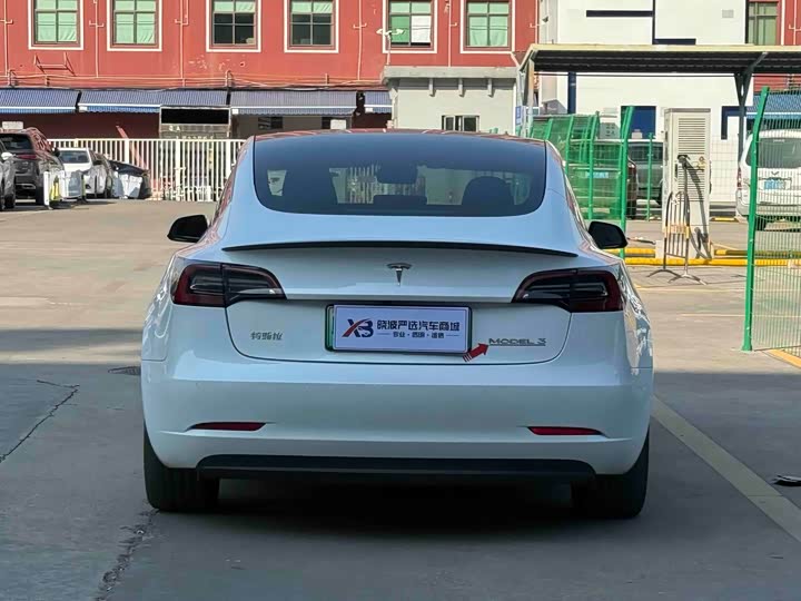 Фото 6 - Tesla Model 3