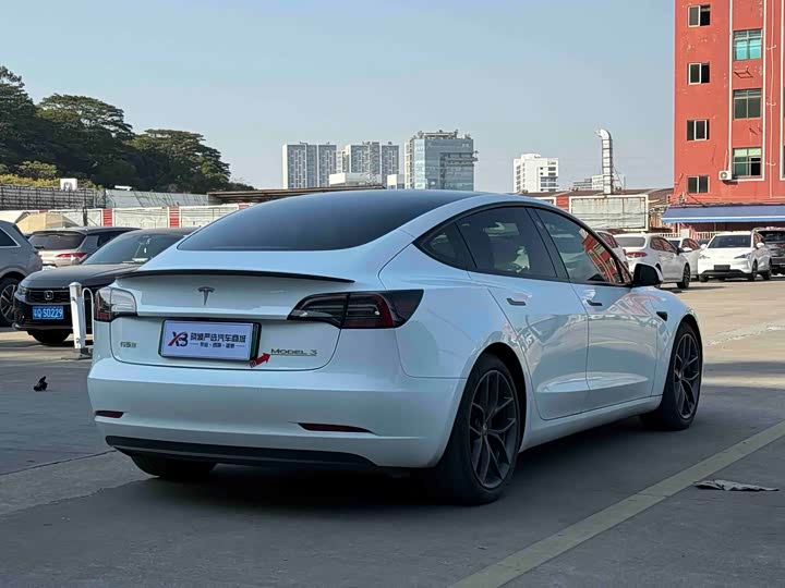 Фото 7 - Tesla Model 3