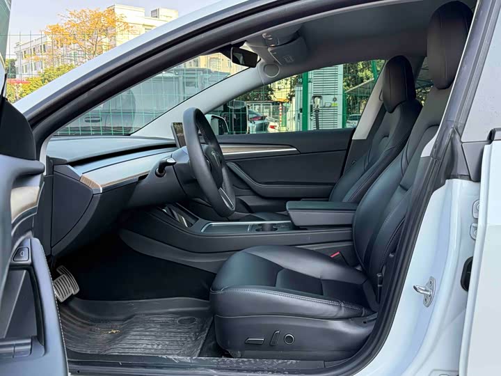 Фото 8 - Tesla Model 3