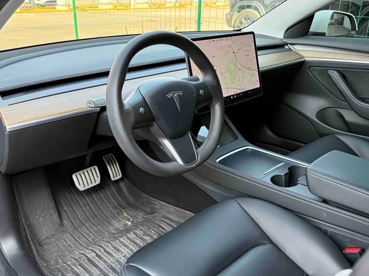 Фото 9 - Tesla Model 3
