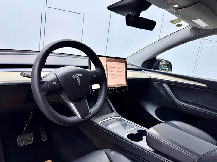 Фото 3 - Tesla Model Y