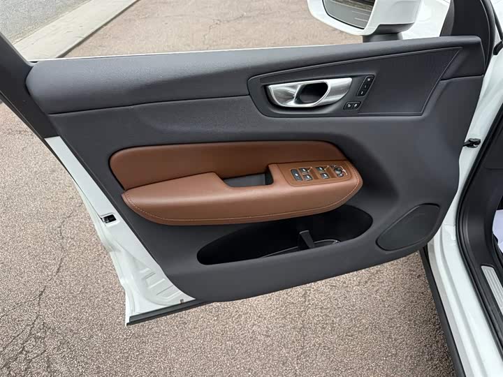 Фото 6 - Volvo XC60