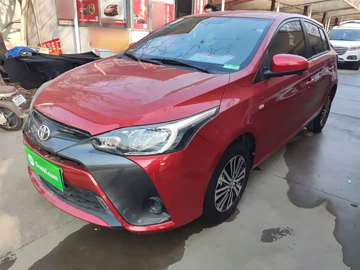 Фото 1 - Toyota Yaris L Hatchback