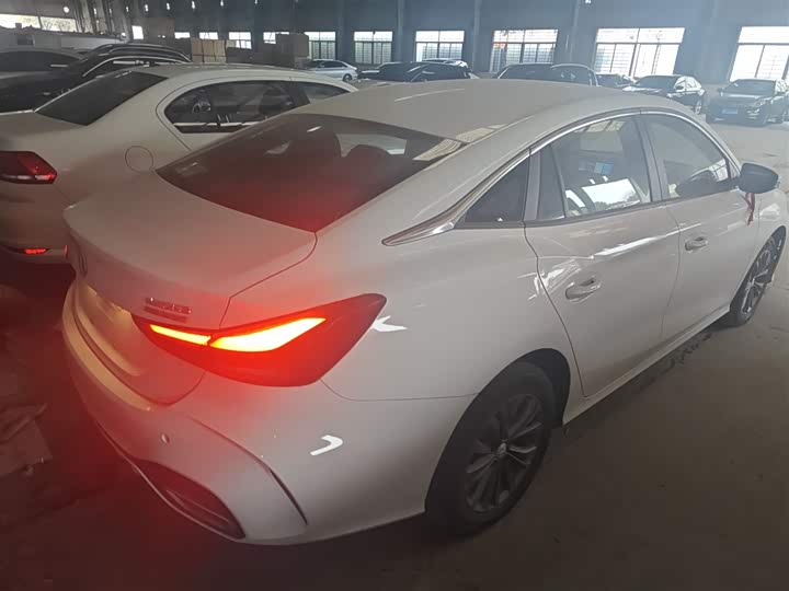 Фото 7 - MG Motor 5