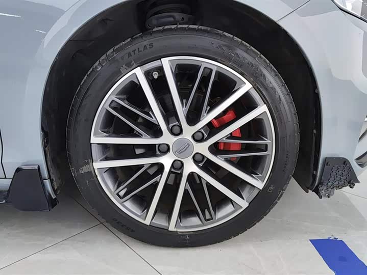 Фото 6 - Geely Preface