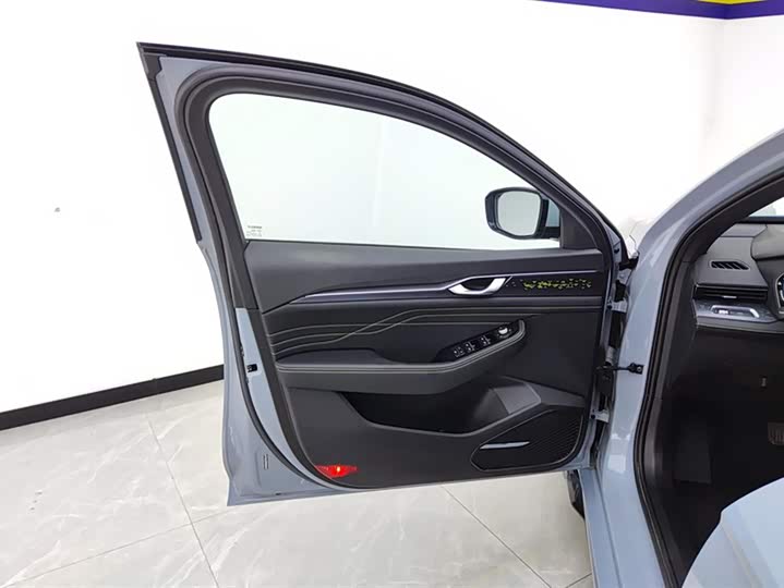 Фото 7 - Geely Preface