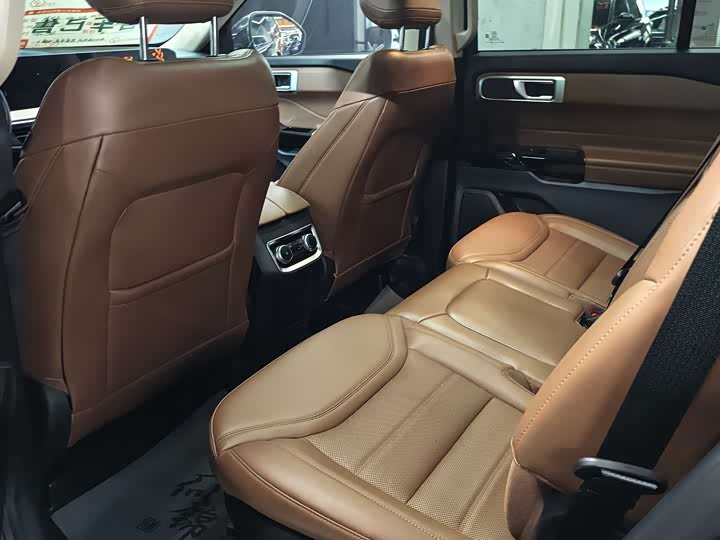 Фото 8 - Ford Explorer