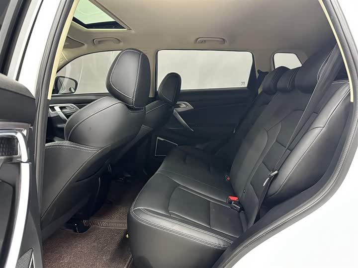 Фото 6 - Geely Atlas