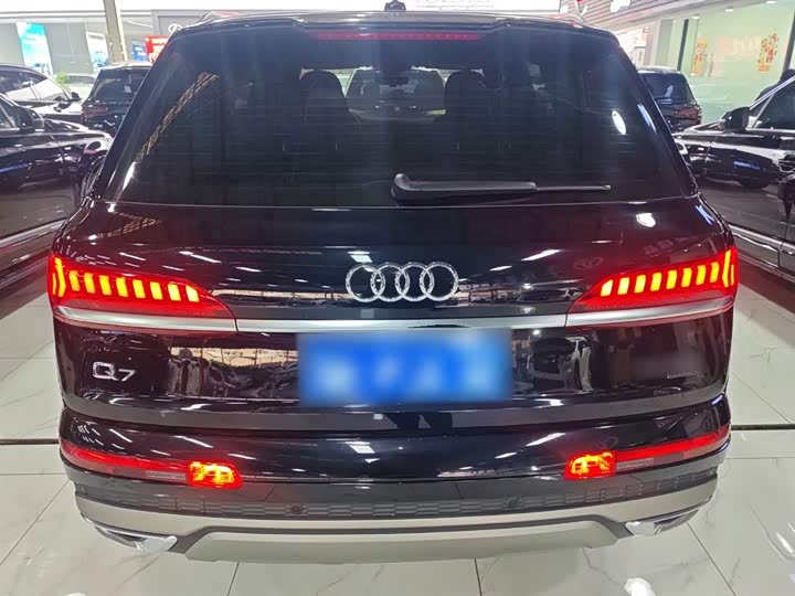 Фото 6 - Audi Q7