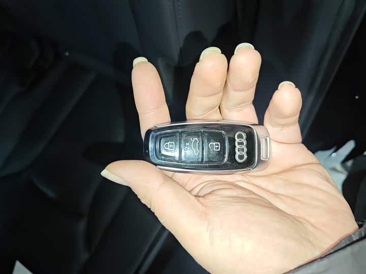 Фото 9 - Audi Q7