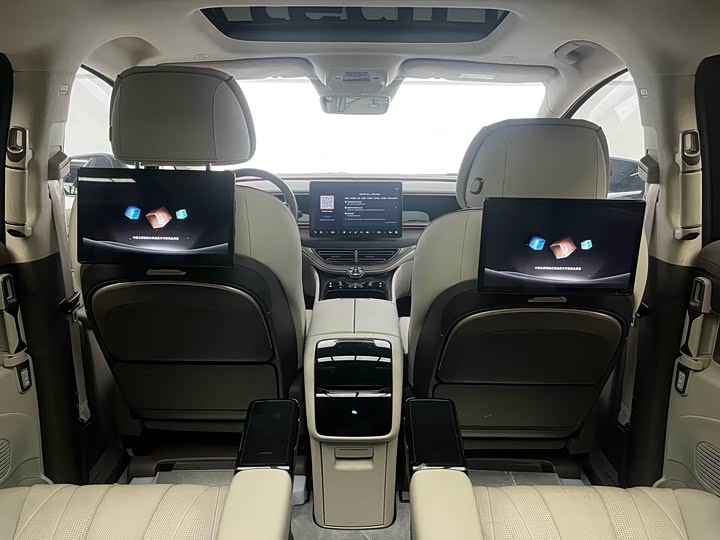 Фото 5 - Denza D9