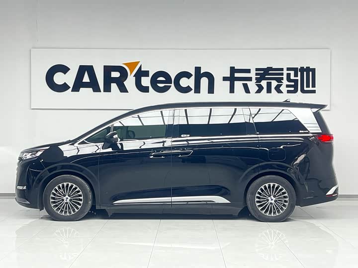 Фото 7 - Denza D9