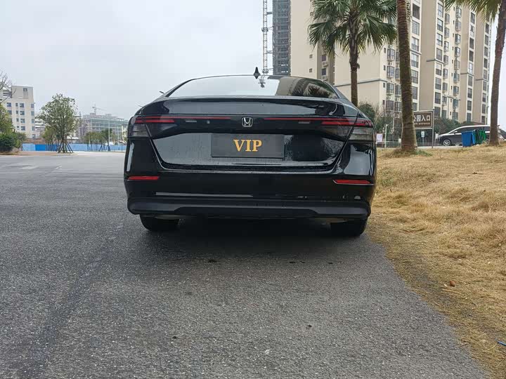 Фото 8 - Honda Accord