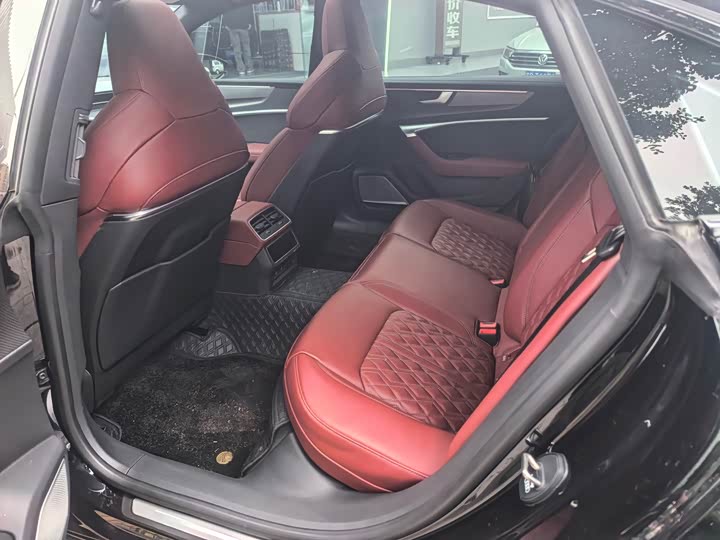 Фото 6 - Audi A7L