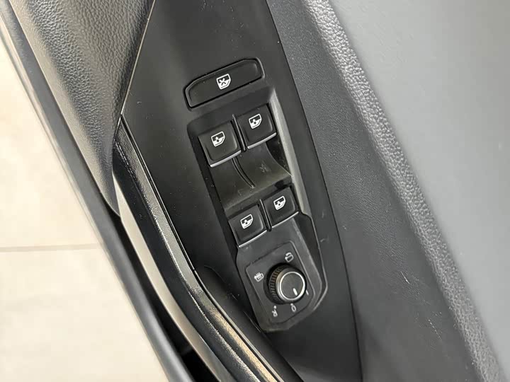 Фото 7 - Volkswagen Sagitar L