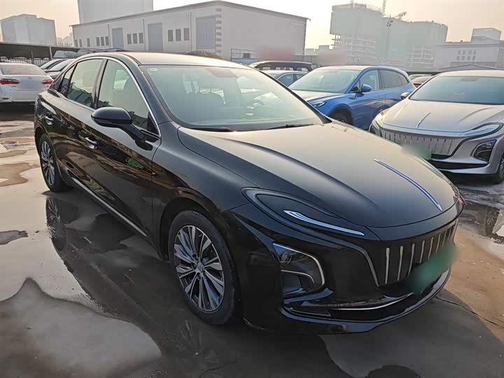 Фото 4 - Hongqi E-QM5