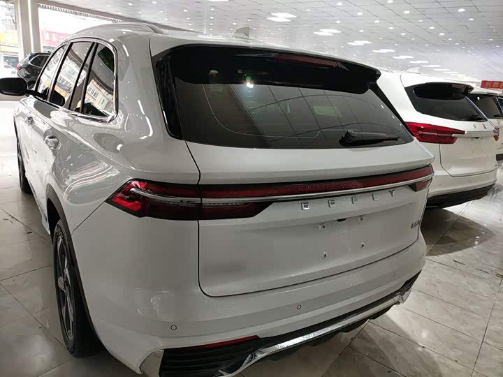 Фото 6 - Geely Monjaro