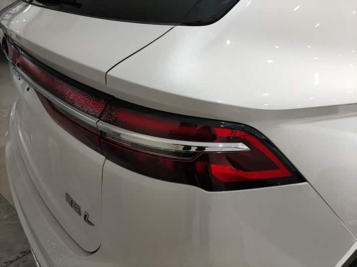 Фото 8 - Geely Monjaro