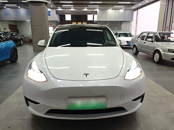 Фото 3 - Tesla Model Y