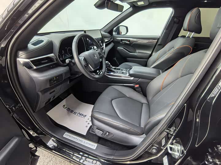 Фото 9 - Toyota Crown Kluger