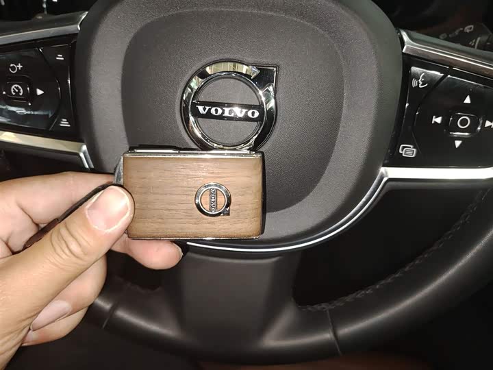 Фото 9 - Volvo XC60