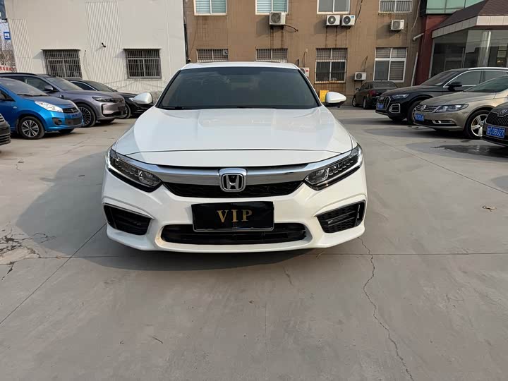 Фото 2 - Honda Inspire