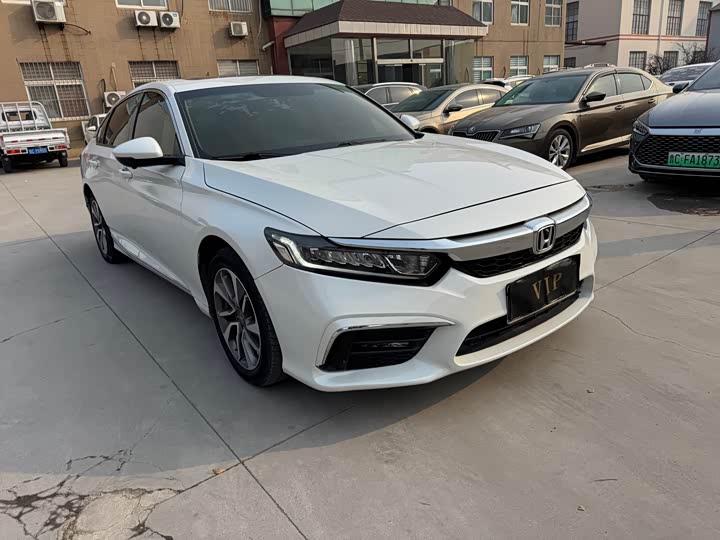 Фото 3 - Honda Inspire