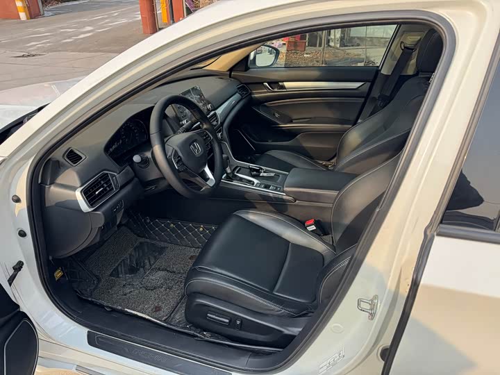 Фото 4 - Honda Inspire