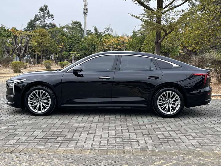 Фото 7 - Bestune B70