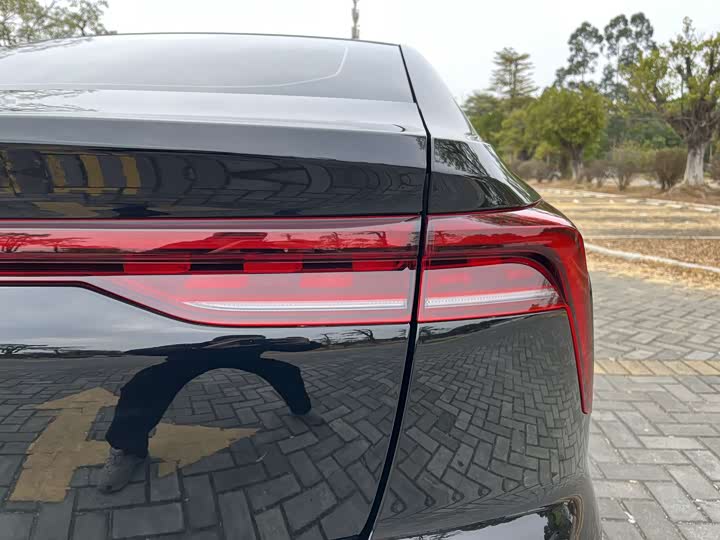 Фото 9 - Bestune B70