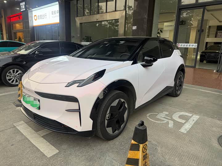 Фото 1 - Zeekr X