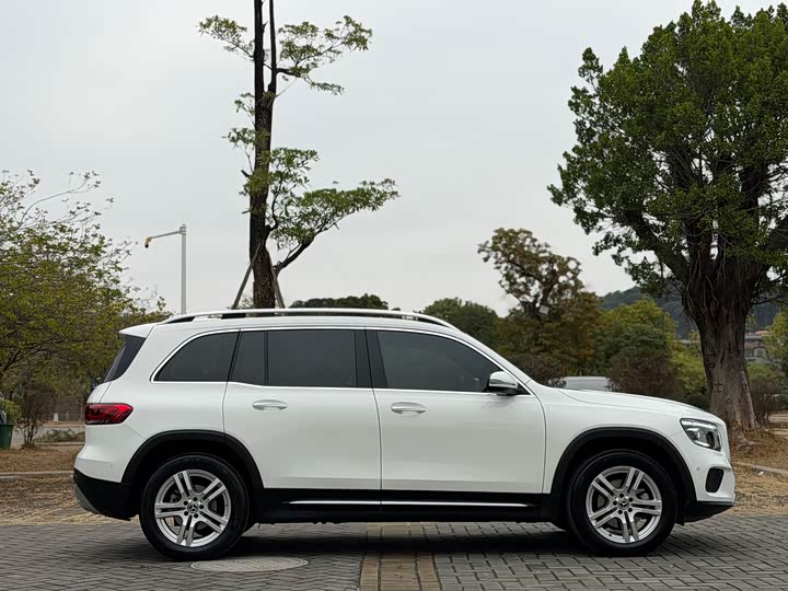 Фото 4 - Mercedes-Benz GLB-Class