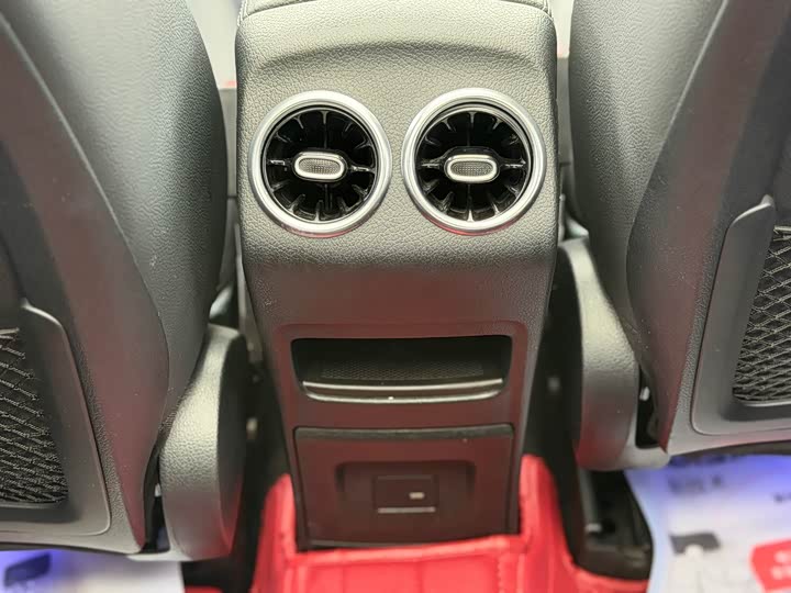 Фото 9 - Mercedes-Benz GLB-Class