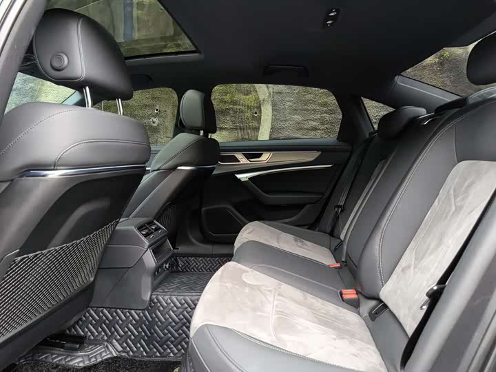 Фото 7 - Audi A6L