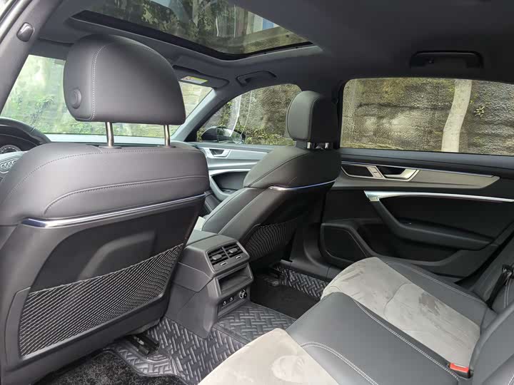 Фото 8 - Audi A6L