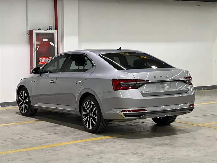 Фото 4 - Skoda Superb