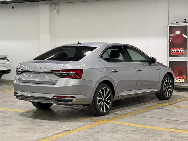 Фото 5 - Skoda Superb