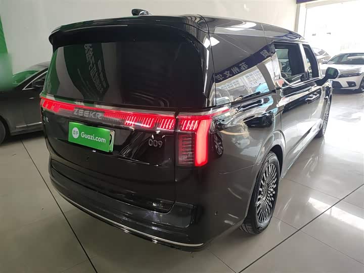 Фото 7 - Zeekr 009