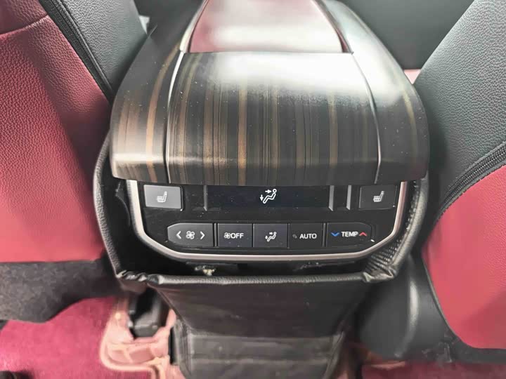 Фото 7 - Toyota Crown Kluger