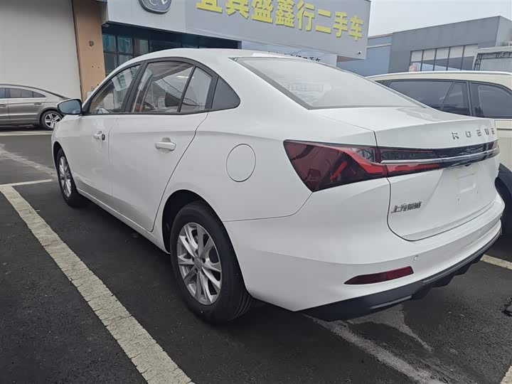 Фото 5 - Roewe i5