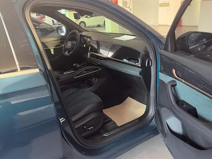 Фото 8 - Geely Monjaro