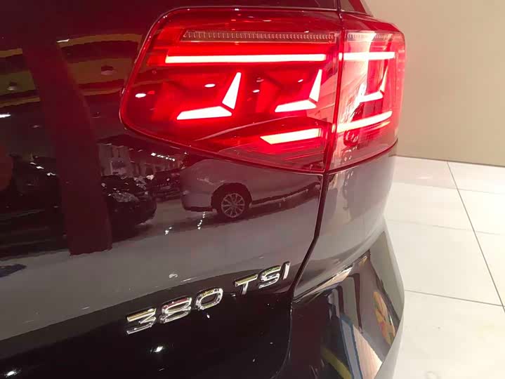 Фото 5 - Volkswagen Magotan