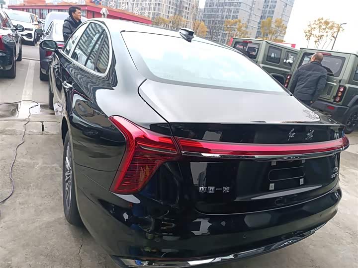 Фото 5 - Hongqi H5