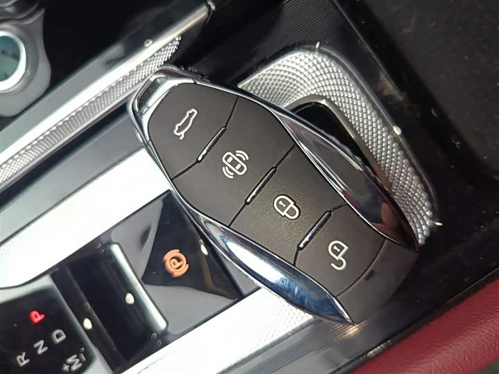 Фото 9 - Hongqi H5