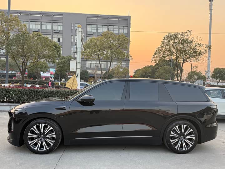 Фото 3 - Nio ES8