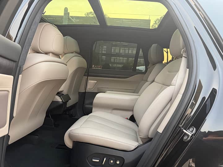 Фото 7 - Nio ES8